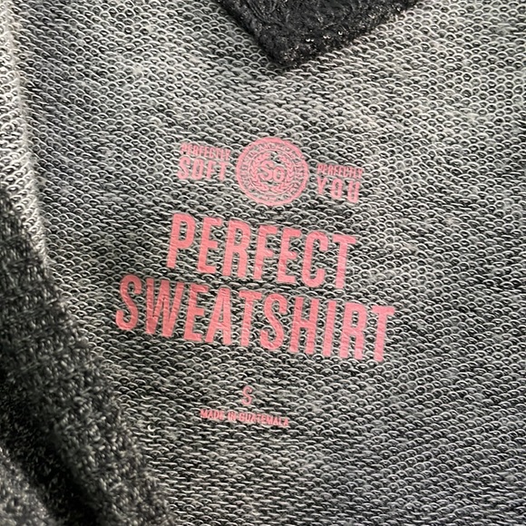 Juniors SO Perfect Sweatshirt- Size Small- EUC - Picture 3 of 5